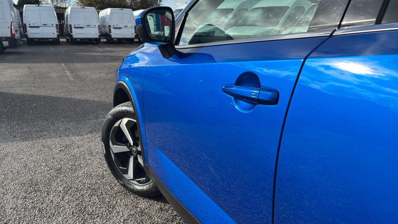 Nissan Qashqai 1.3 DiG-T MH N-Connecta 5dr Petrol Hatchback